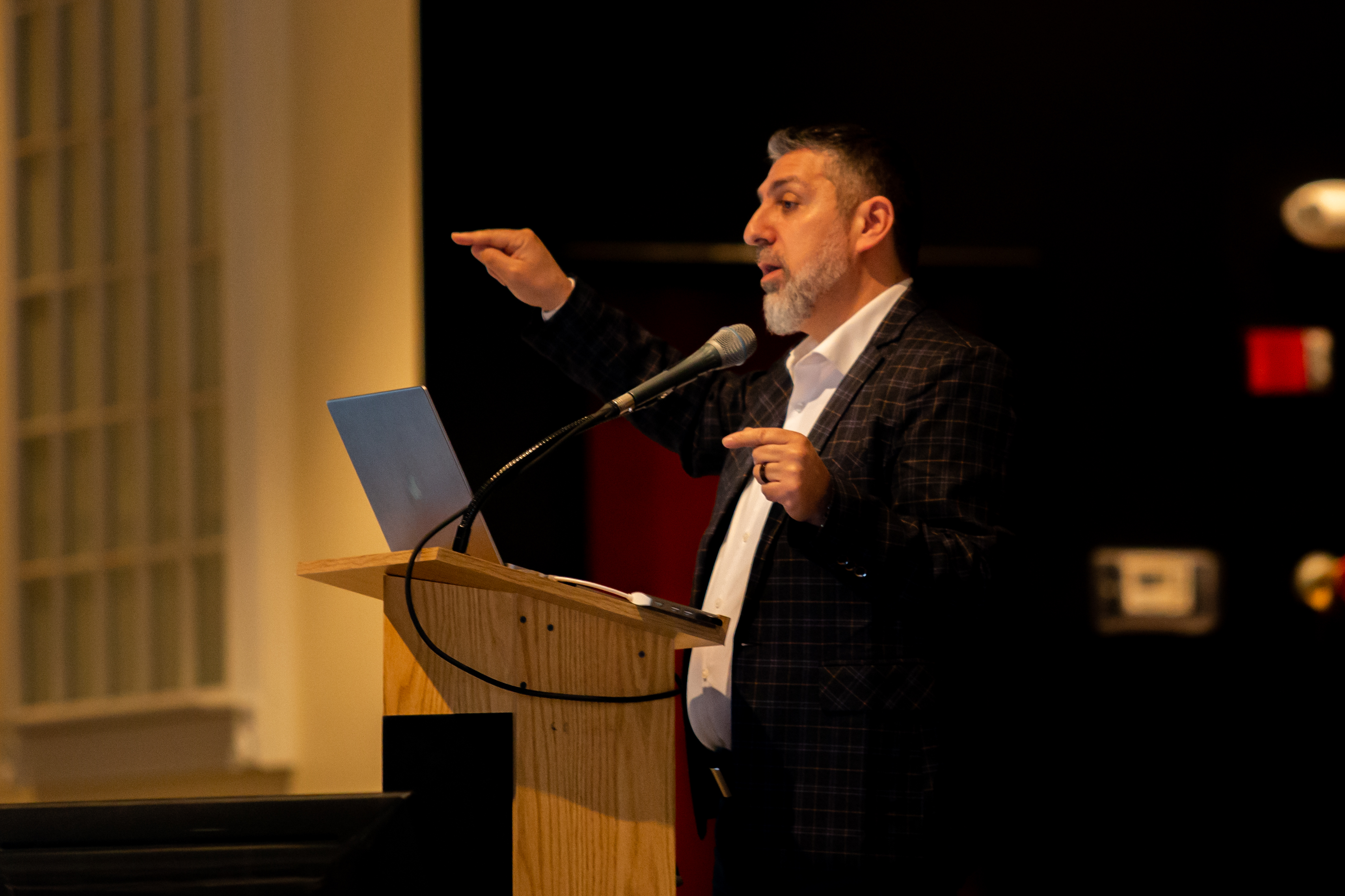 Romeo El Chaer speaking at a live leadership event